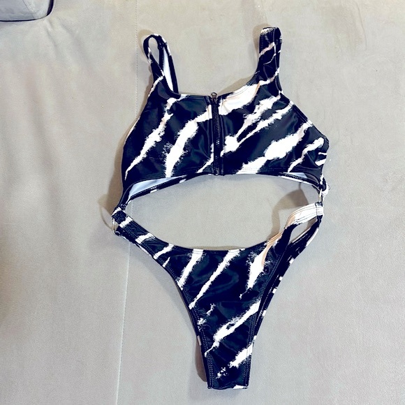 Matte Collection Riley Monokini - Picture 2 of 6